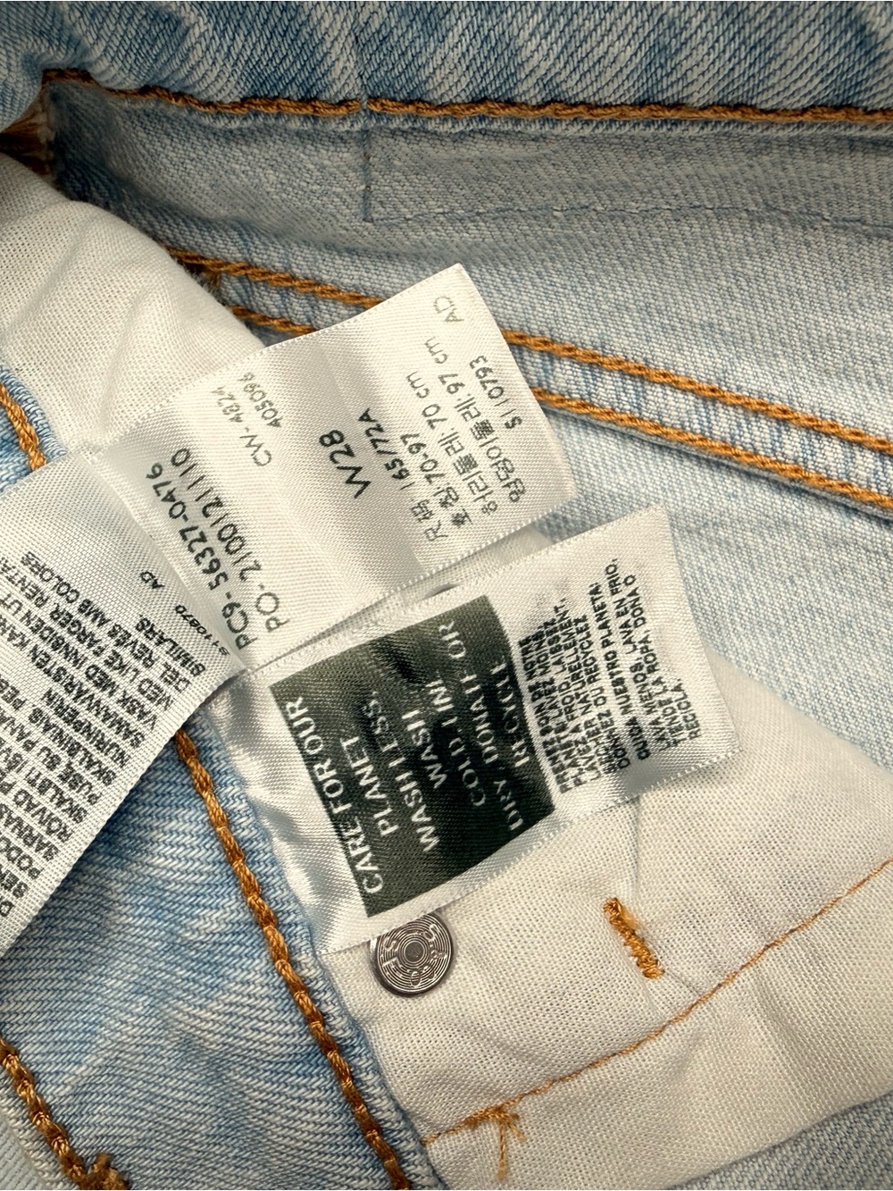 Levi's Light Blue Denim Jeans with Silver Button - Picture 4 of 6